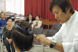 根津さんが実演した