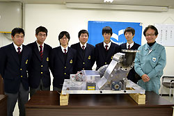 日本製紙クレシアの依頼で水力発電機を作った生徒たち