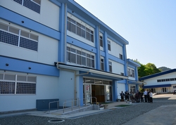 桃映中学校