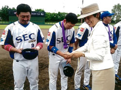 高円宮妃殿下とＳＥＣの選手たち