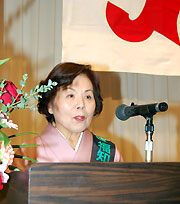 あいさつする森会長
