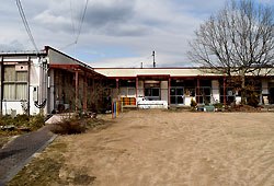 解体される雀部幼稚園