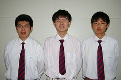 ＡＩ・ＤＤ総合種に合格した吉崎君、井上君と、ＤＤ1種に合格した西君