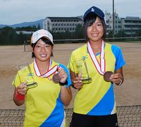 る阪本選手（左）・津本選手組