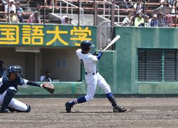適時二塁打を放つ森下リ