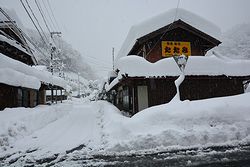 屋根にもたくさん雪が積もっている