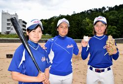 阿部主将、長野監督、大野投手（左から）