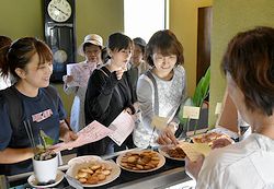 スイーツを味わう