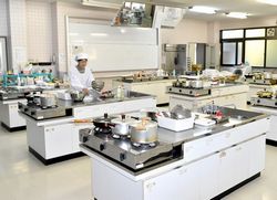 残った校舎を活用