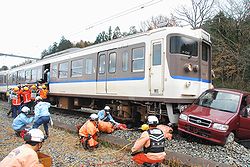 負傷者らを救出する訓練