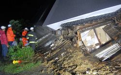 豪雨で倒壊した民家