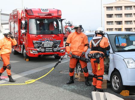 両丹日日新聞 小型クレーン備えた新型救助工作車 福知山市消防が導入 ニュース