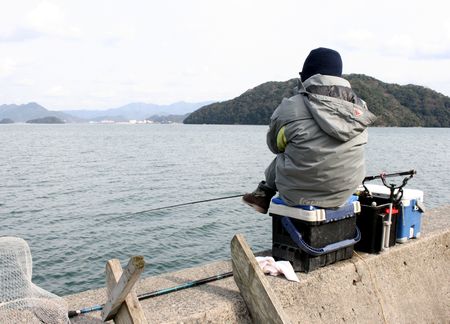 【舞鶴市白杉】　水温低く全体に低調　メバルやチヌ上がる日も