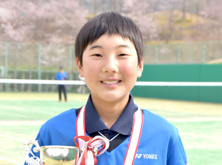 柴田凛選手（昭和）が全国Ｖ　小学生ソフトテニス