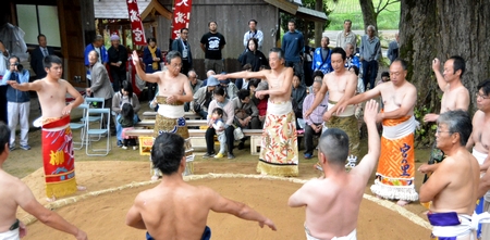 台風過ぎ去り秋祭り　伝統受け継ぎにぎやかに