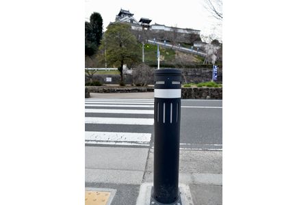 冠水センサー付きの車止めを共同開発　福知山城前で実証実験