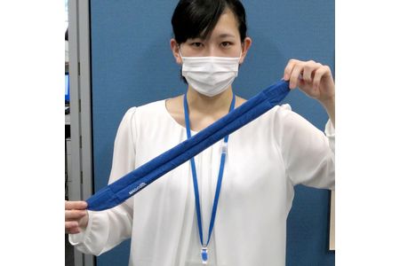 暑い中登校する子全員に冷感タオル　夏休み大幅短縮で朝来市