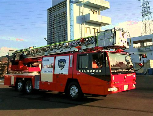 両丹日日新聞 ヤフオクに出した消防はしご車 予定価格の4倍で落札 市の財源に ニュース