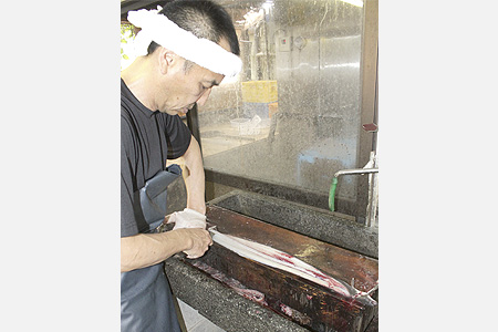 「ウナギを食べてスタミナつけて」　土用の丑で出荷に追われる由良川漁協