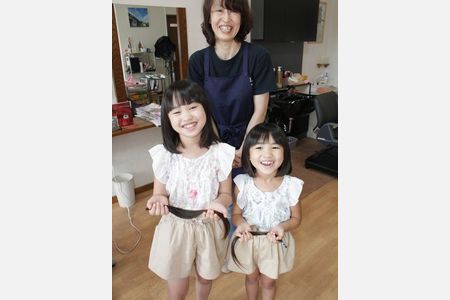 小学生姉妹が医療用ウィッグに協力　「必要な人に」と7年伸ばした髪切る