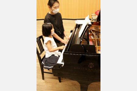 夏休みに家族で弾くスタインウェイ　厚生会館の特別企画