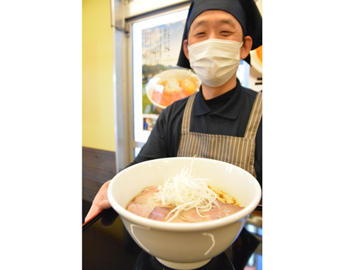  下りは魚介系、上りは鶏系　舞若道六人部ＰＡで人気店プロデュースの新ラーメン誕生　