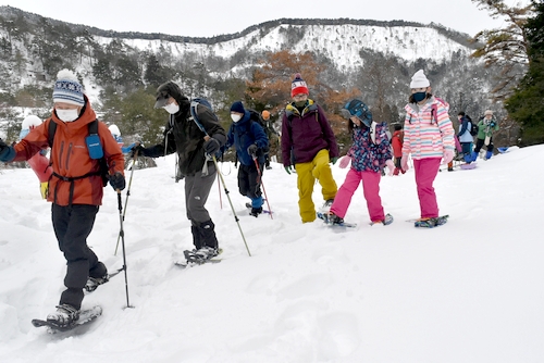 国定公園・大江山で雪上歩き満喫　スノーシュー履いて