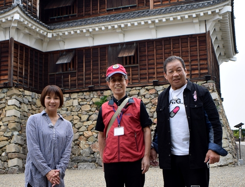 城好きプロレスラー藤波辰爾さん　福知山城で番組ロケ