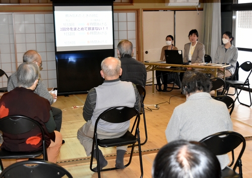 「食前、食後、食間っていつ？」　薬剤師と学生が出前講座で解説