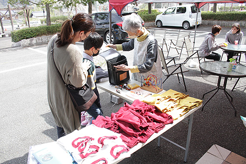 入学シーズ控え「不要の学用品ゆずります」三和地域協議会が譲渡会