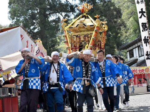 両丹日日新聞：過疎で神輿の担ぎ手が不足 大原神社が協力呼びかけ ...