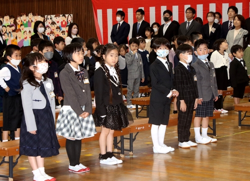 639人のお友だち　小学校で入学式