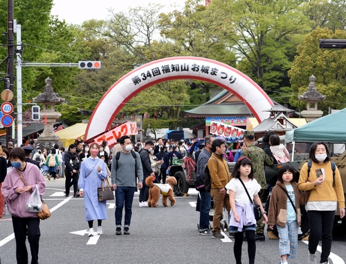 お城まつり、雨で一部縮小も２日間で２万人