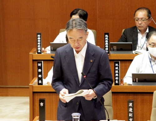花火大会再開問題、議会で市長「多くの声聞く場必要」