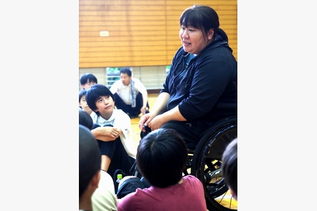 「人生に無駄なことはない」　元車いすバスケ日本代表が夜久野学園で