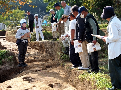 牧の寺浦遺跡で中世の住居跡　府が住民に報告