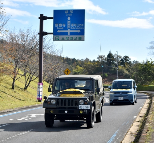 福知山マラソンの車両リハーサル　医務車などコースを走行