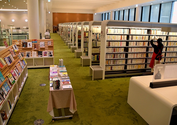 惇明小の一室から始まった　市立図書館が開設100年
