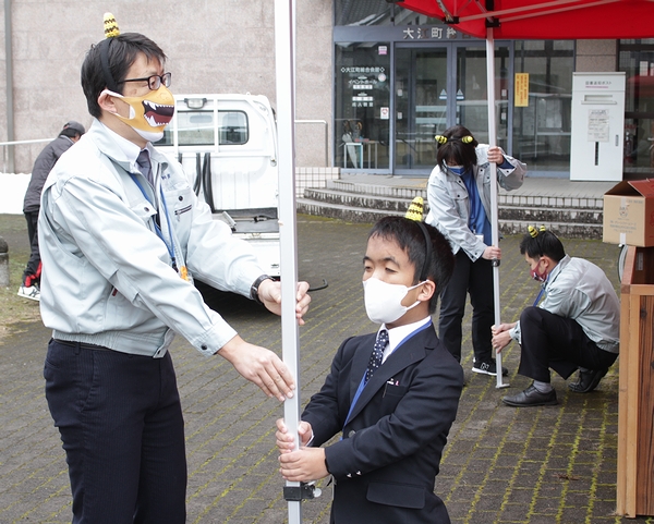 鬼の角を生やした市職員！　鬼伝説のまちで鬼鬼祭