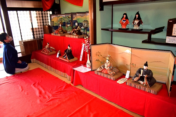町家でおひなさま展　朽木家下賜の人形も