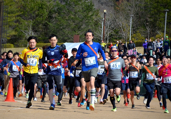 第31回市民駅伝　5年ぶりの力走、応援に熱