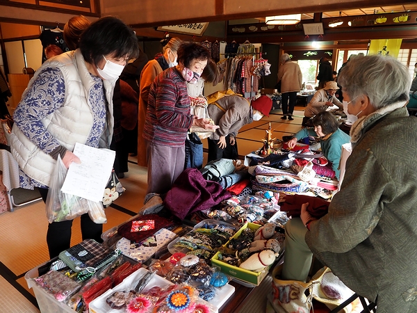 文化財の中でお買い物、大雲記念館で一畳市