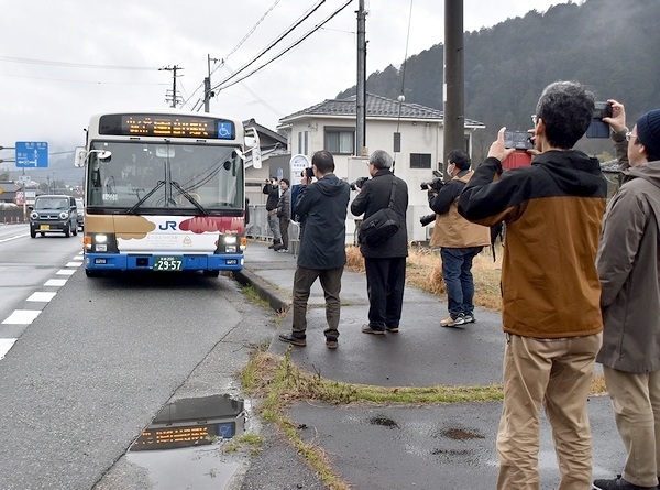 ＪＲバス園福線廃止を前に惜別記念のツアー