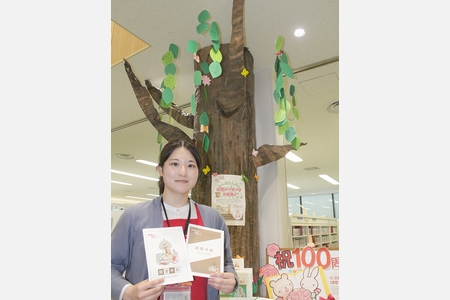 図書館に「読書の芽育む木」　100周年記念で