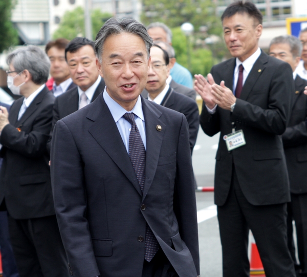 福知山市の大橋市長、3期目の初登庁