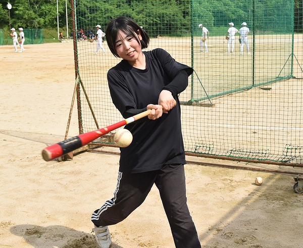 夏の高校野球　福高3年女子マネがノック