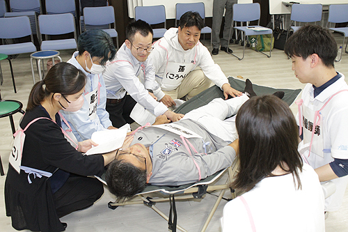 自分らしい人生について考えて…　医療介護職員らが市民公開講座で披露する寸劇を練習