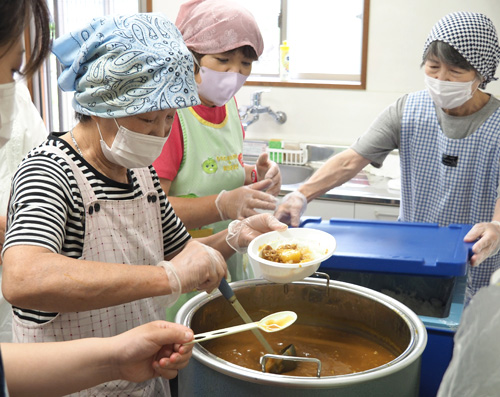 300円で心もほっこり　カレーひろばに笑顔広がる　中夜久野地区公民館初企画