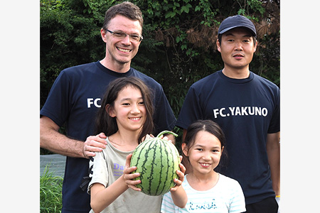 「夜久野スイカプロジェクト」地域の特産に光をと、地元フットサルチーム有志6人が栽培し魅力発信へ