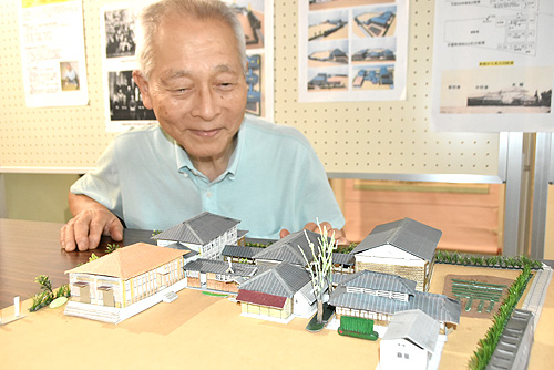 消えゆく記憶たどり―母校の木造校舎を空き箱を使って再現　雀部小学校ＯＢの高橋宣光さん